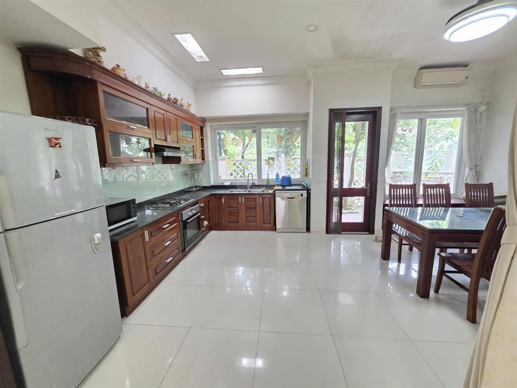 Cho thuê liền kề splendora 126m2 4pn nhà gần đủ đồ, 18tr/th, nhà thoáng sạch