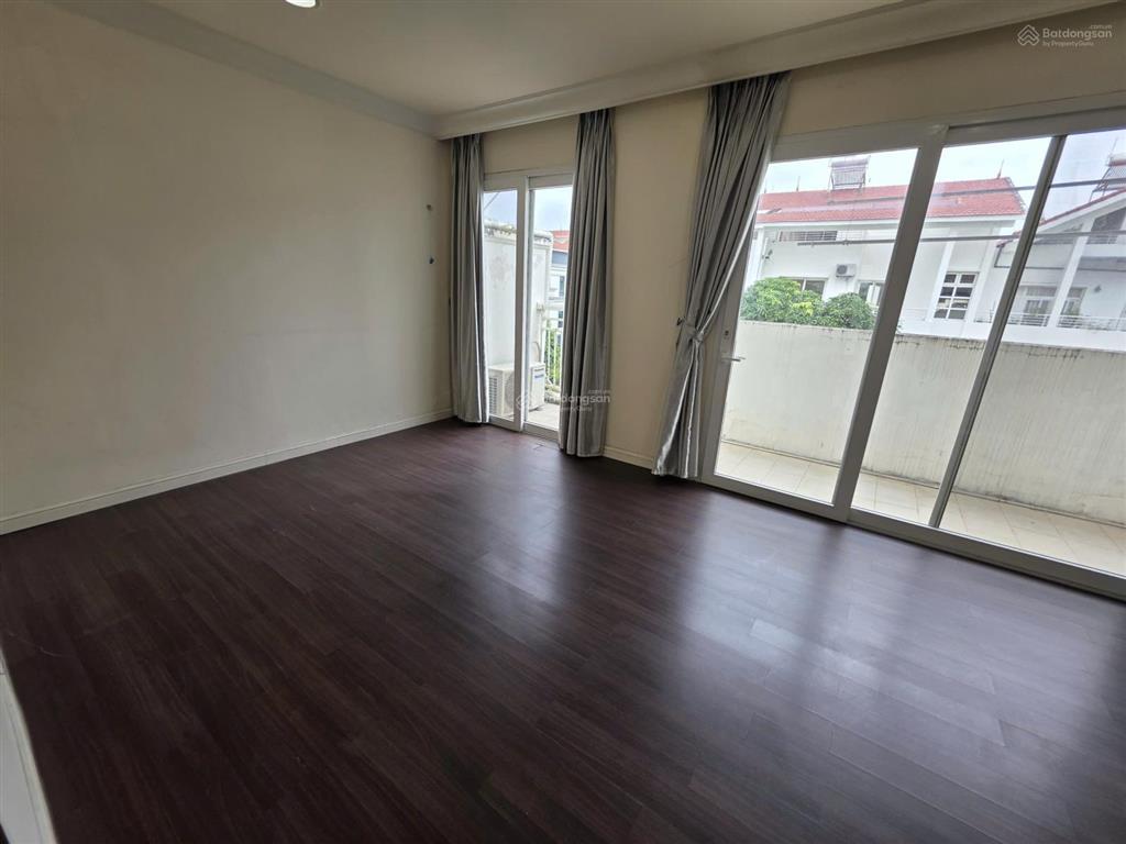 Cho thuê liền kề splendora 126m2 4pn nhà gần đủ đồ, 18tr/th, nhà thoáng sạch