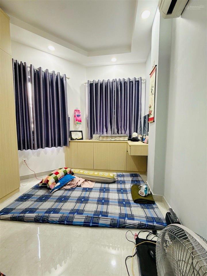 Vị trí vàng  sát quận 1  hxh vào nhà + cách mặt tiền 17m  4 tầng btct shr chính chủ  chỉ 4.2