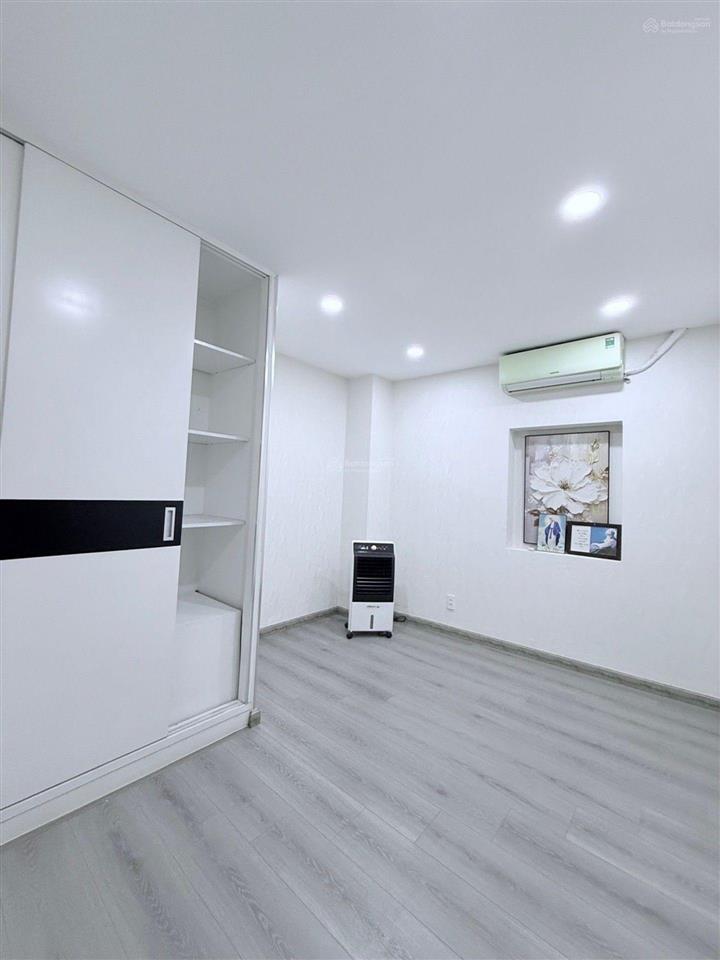 Phú nhuận  2 tầng btct +2pn2wc  ~ 30m2  sổ vuông vức  ko lộ giới + quy hoạch  chỉ 5.x tỷ