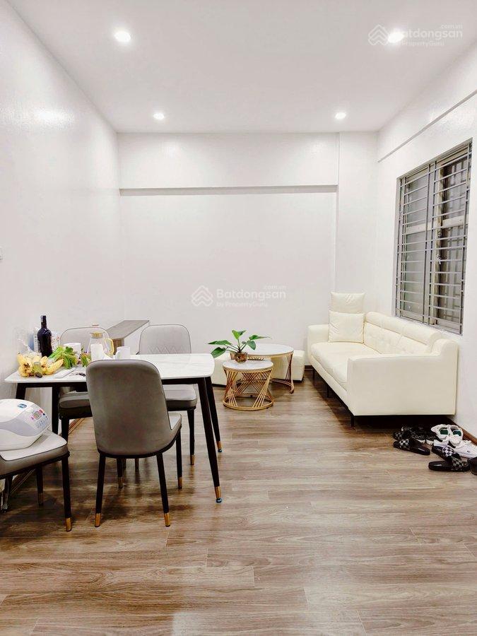 0979 497 *** người nhà nhờ bán căn hộ mặt đường phạm văn đồng 2pn, 2wc, 65m2, 5,9 tỷ  full nội thất.