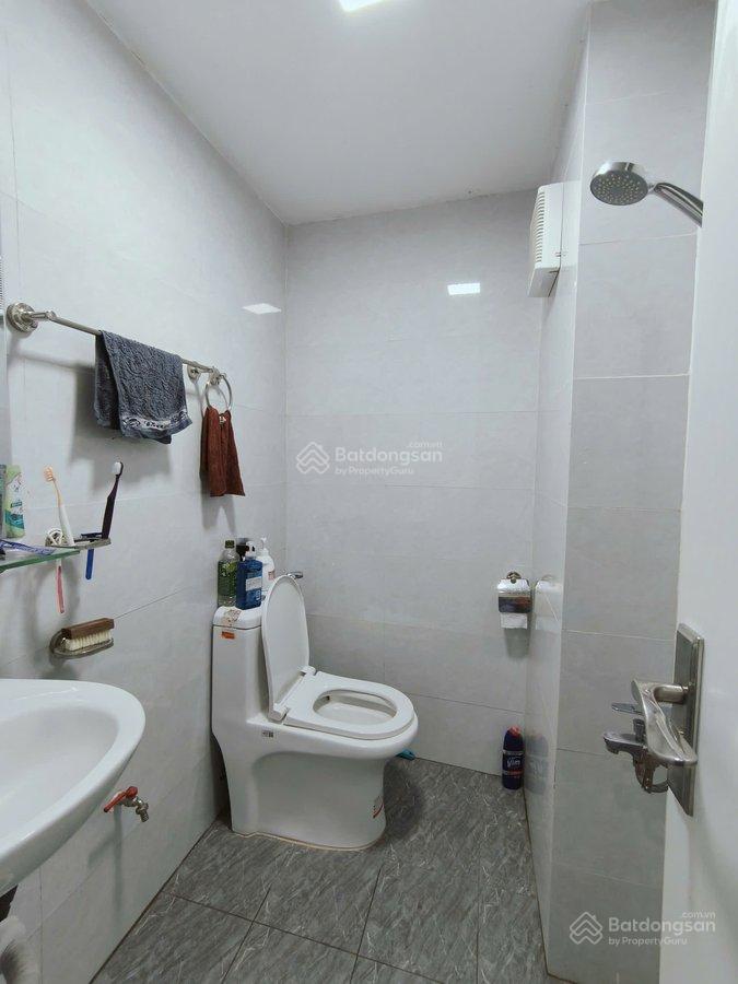 0979 497 *** người nhà nhờ bán căn hộ mặt đường phạm văn đồng 2pn, 2wc, 65m2, 5,9 tỷ  full nội thất.