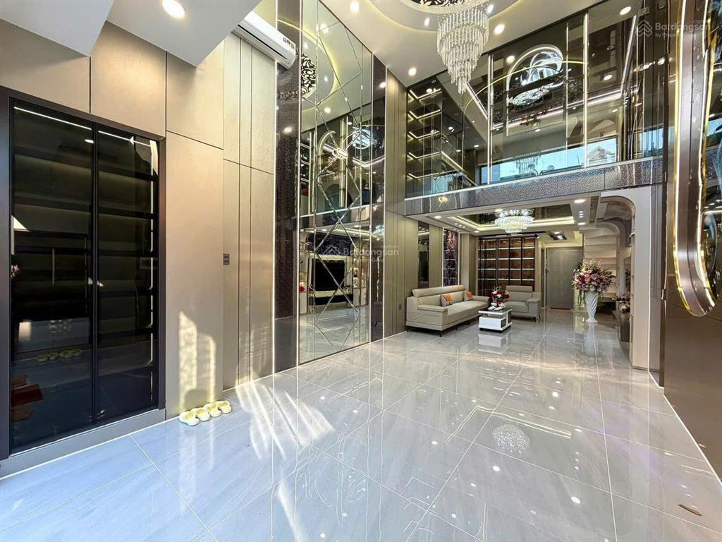 Chuyển công tác bán nhà hậu giang, 64m2, 6 tầng btct, 5 pn 6wc,thiết kế hiện đại,gần trường lam sơn