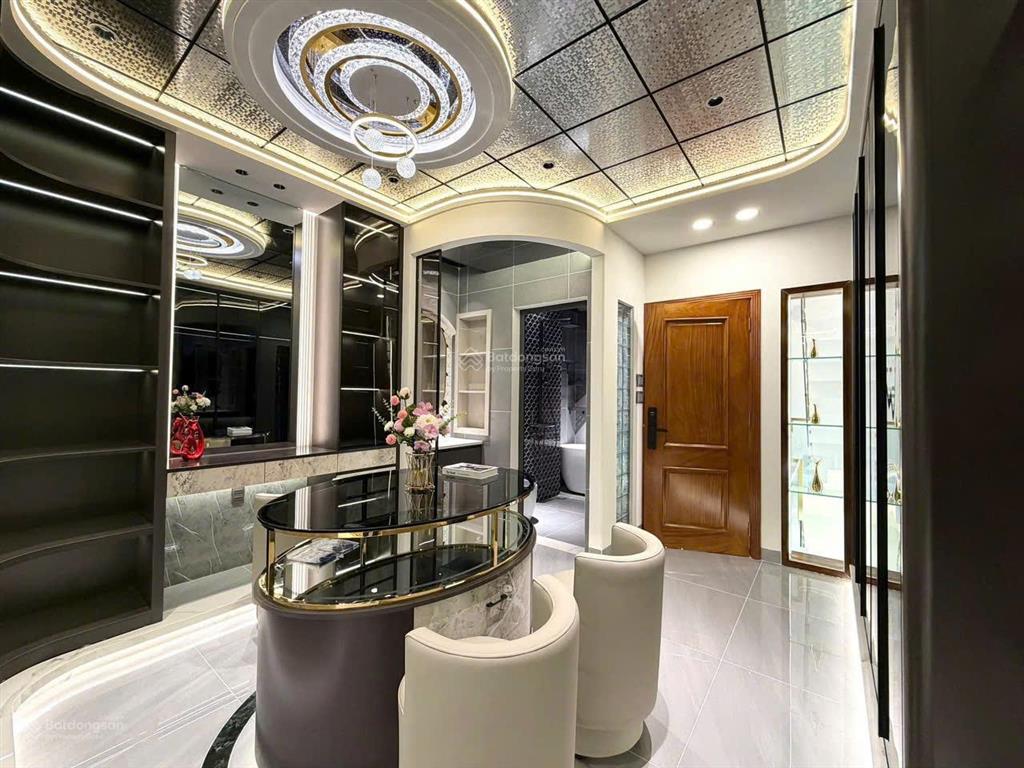 Chuyển công tác bán nhà hậu giang, 64m2, 6 tầng btct, 5 pn 6wc,thiết kế hiện đại,gần trường lam sơn