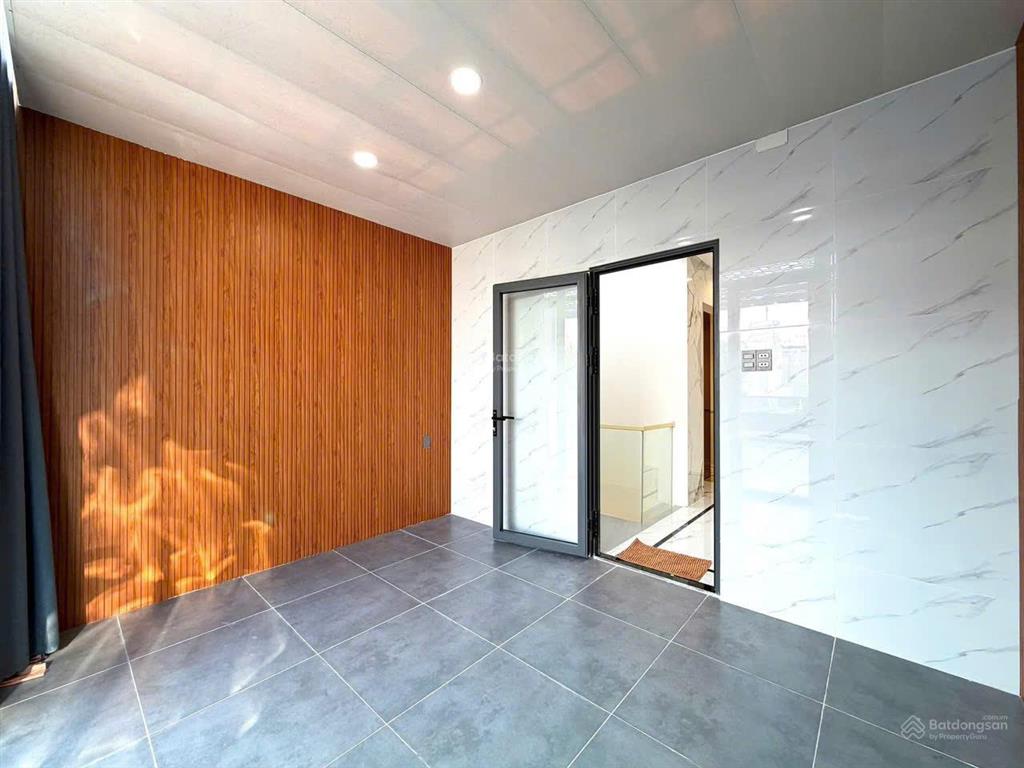 Chuyển công tác bán nhà hậu giang, 64m2, 6 tầng btct, 5 pn 6wc,thiết kế hiện đại,gần trường lam sơn