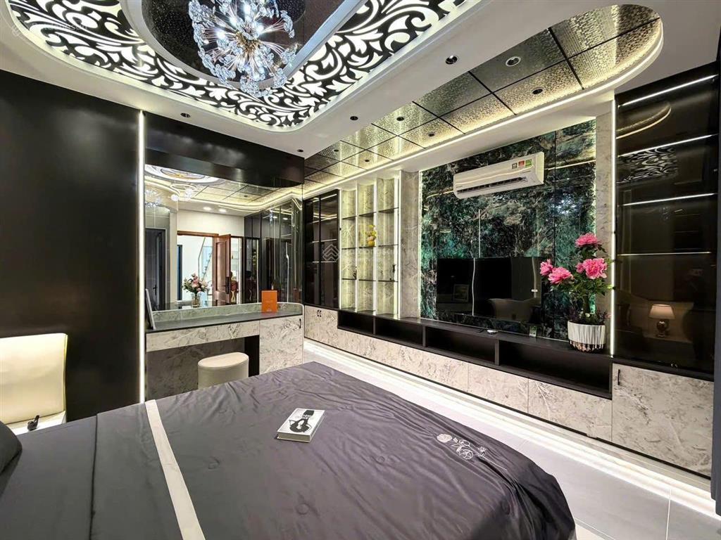 Chuyển công tác bán nhà hậu giang, 64m2, 6 tầng btct, 5 pn 6wc,thiết kế hiện đại,gần trường lam sơn