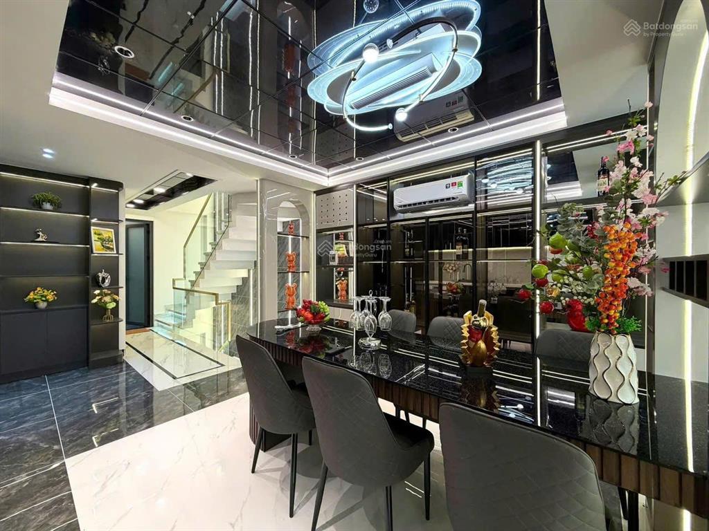 Chuyển công tác bán nhà hậu giang, 64m2, 6 tầng btct, 5 pn 6wc,thiết kế hiện đại,gần trường lam sơn