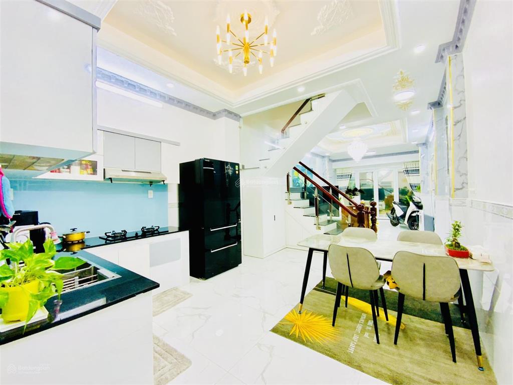 Ngộp bank bán gấp nhà gần chợ khiếu năng tĩnh, 68m2, 3 tầng đúc, 4 pn, đường rộng 5m tiện cho thuê