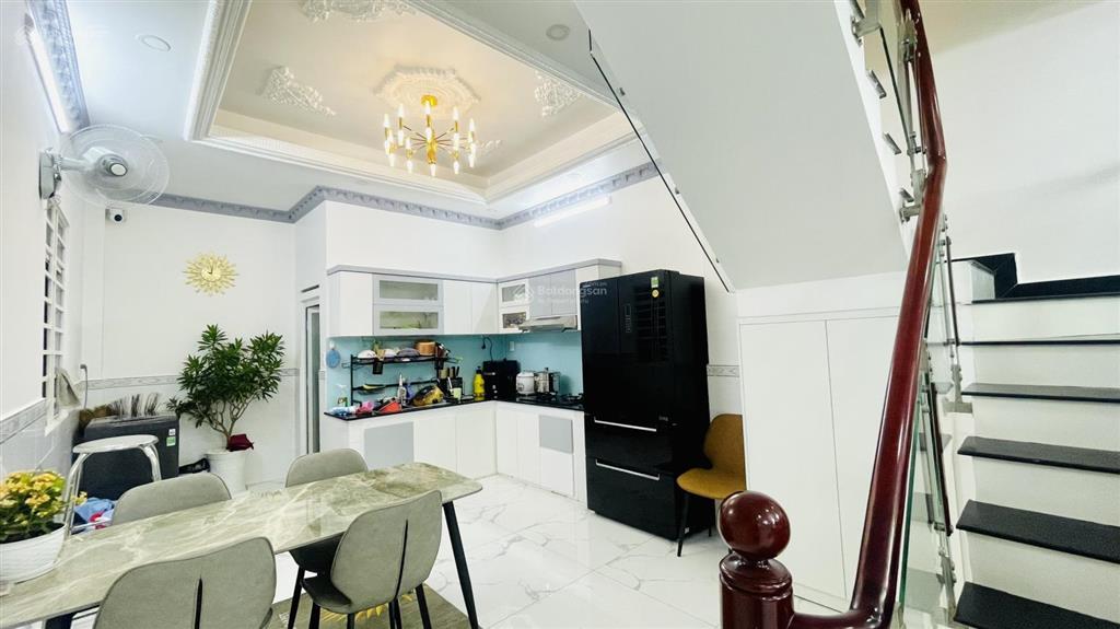 Ngộp bank bán gấp nhà gần chợ khiếu năng tĩnh, 68m2, 3 tầng đúc, 4 pn, đường rộng 5m tiện cho thuê