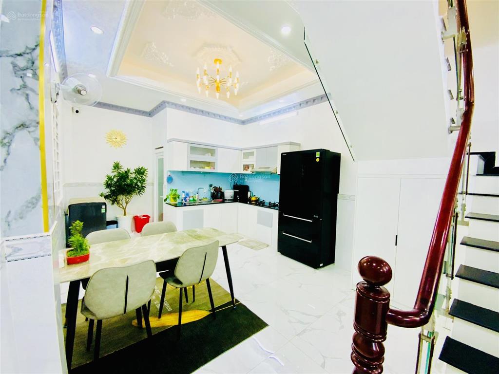 Ngộp bank bán gấp nhà gần chợ khiếu năng tĩnh, 68m2, 3 tầng đúc, 4 pn, đường rộng 5m tiện cho thuê