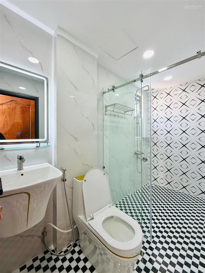 Bán gấp nhà mai xuân thưởng, 64m2, 5 tầng đúc kiên cố, 5pn 6wc, kế chợ bình tây, hẻm xe tải tới nhà