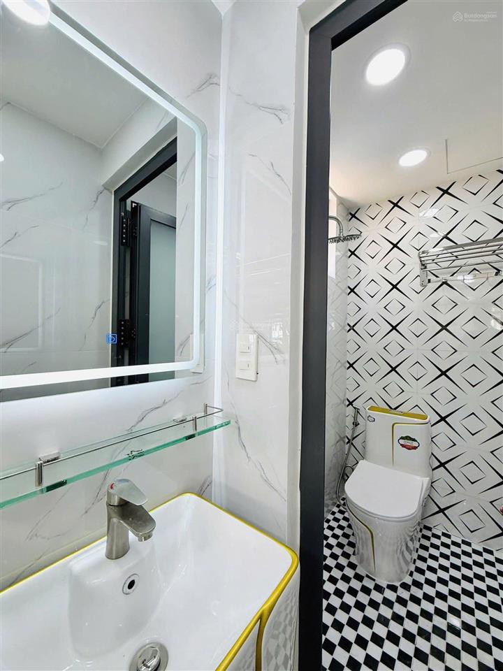 Bán gấp nhà mai xuân thưởng, 64m2, 5 tầng đúc kiên cố, 5pn 6wc, kế chợ bình tây, hẻm xe tải tới nhà