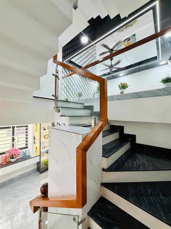 Bán gấp nhà mai xuân thưởng, 64m2, 5 tầng đúc kiên cố, 5pn 6wc, kế chợ bình tây, hẻm xe tải tới nhà