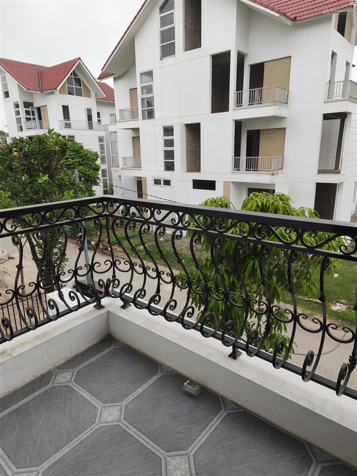 Ở nhà như nghỉ dưỡng. cách vinsmart city 10 phút. sở hữu biệt thự chỉ với 100tr/m2, hơn 20 tỷ
