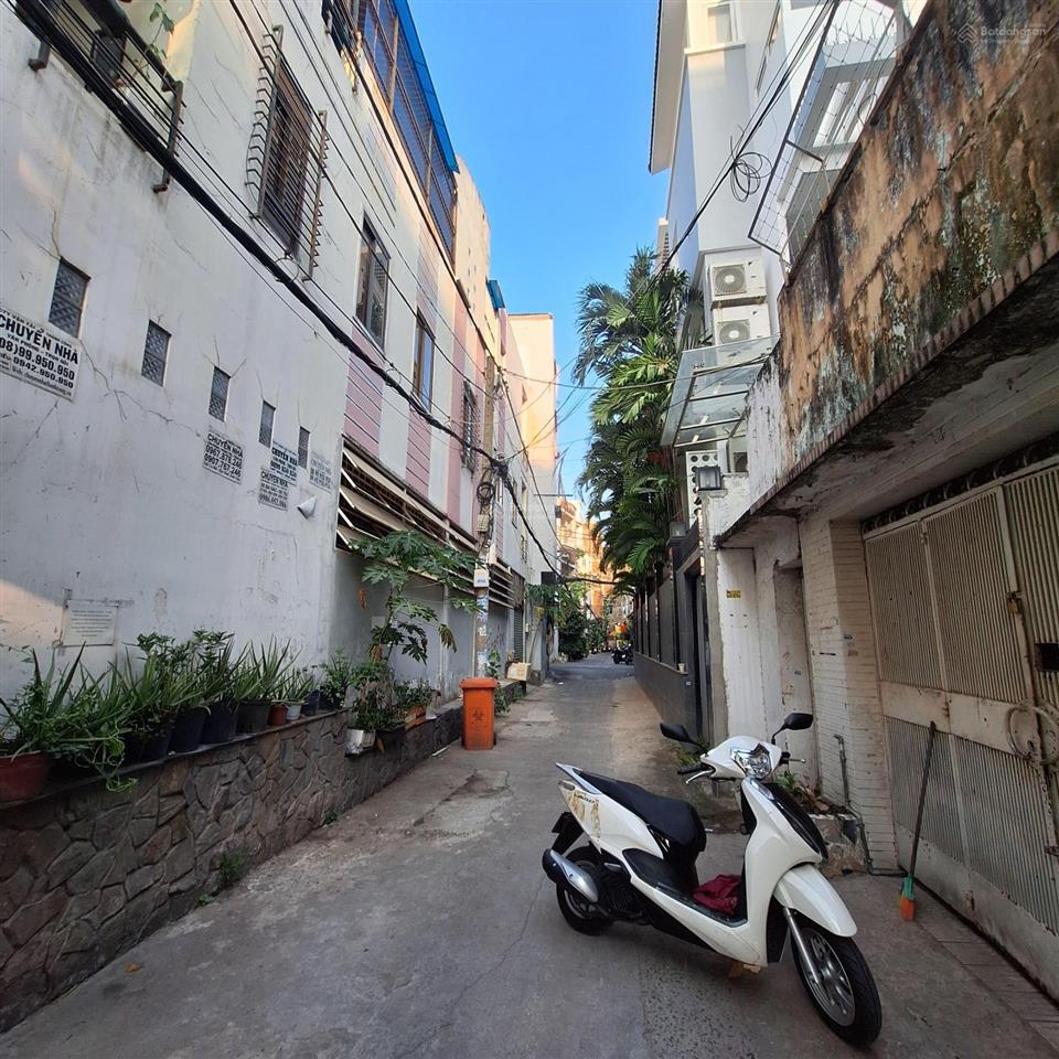 Nhà bán hẻm xe hơi ở quận tân bình, gần sân bay, chính chủ.