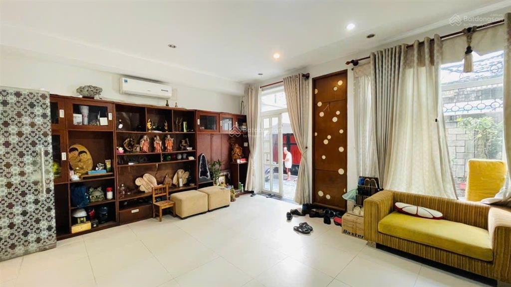 Bán nhà phạm cự lượng 233m²  biệt thự phố 3 tầng  có gara, hồ cá, hầm rượu  giá 42.5 tỷ
