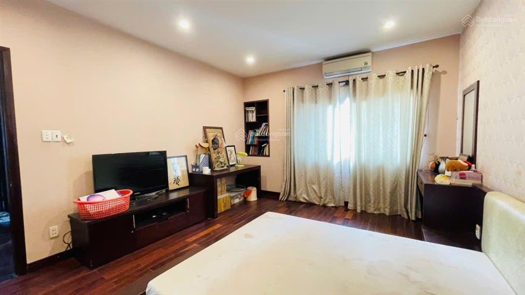 Bán nhà phạm cự lượng 233m²  biệt thự phố 3 tầng  có gara, hồ cá, hầm rượu  giá 42.5 tỷ