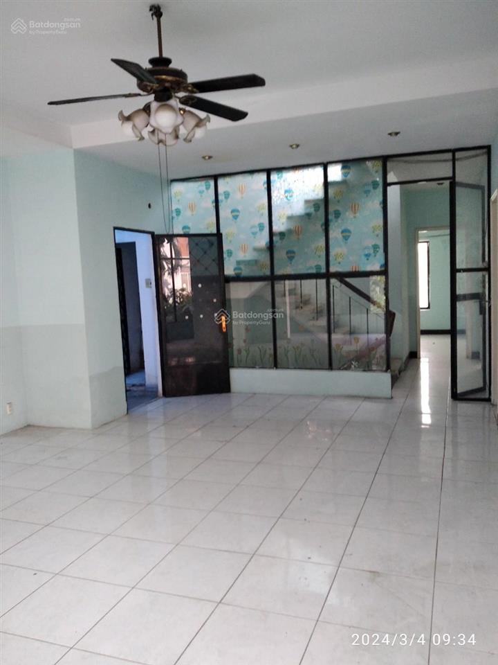 Bán đất út tịch 600m²  có 4 căn nhà  thu 60tr/tháng  tân bình  giá 130 tỷ