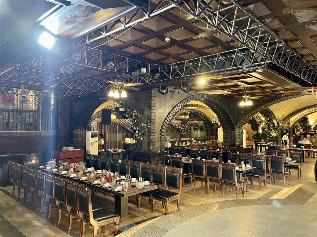 Cho thuê mặt bằng kinh doanh flagship 1600m2 khu trung hòa nhân chính