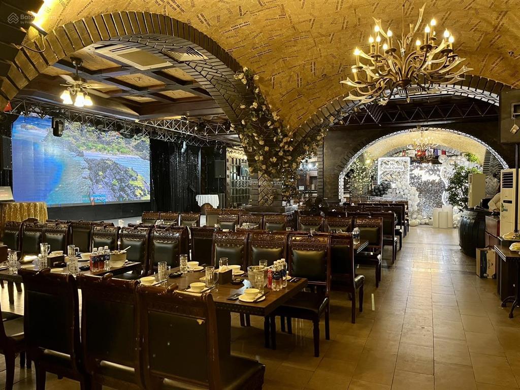 Cho thuê mặt bằng kinh doanh flagship 1600m2 khu trung hòa nhân chính