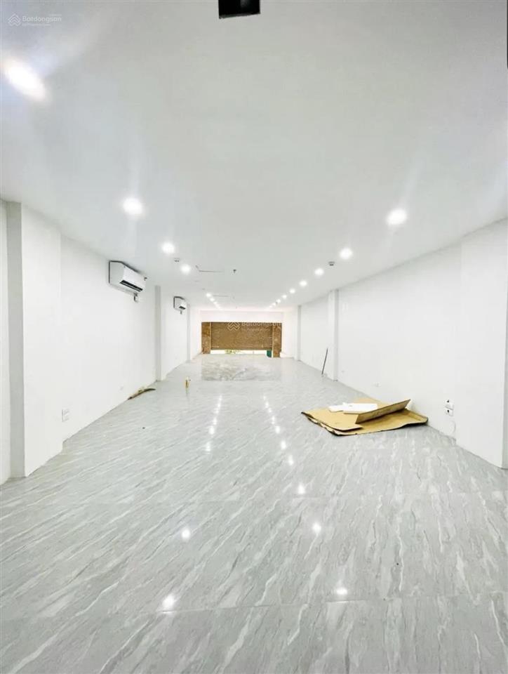 Hiếm! nhà 5 tầng view thẳng hồ  xem là muốn mua