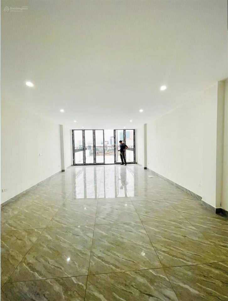Hiếm! nhà 5 tầng view thẳng hồ  xem là muốn mua