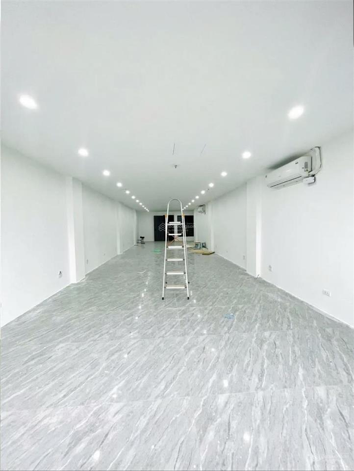 Hiếm! nhà 5 tầng view thẳng hồ  xem là muốn mua