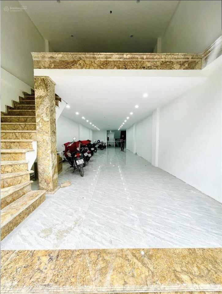 Hiếm! nhà 5 tầng view thẳng hồ  xem là muốn mua