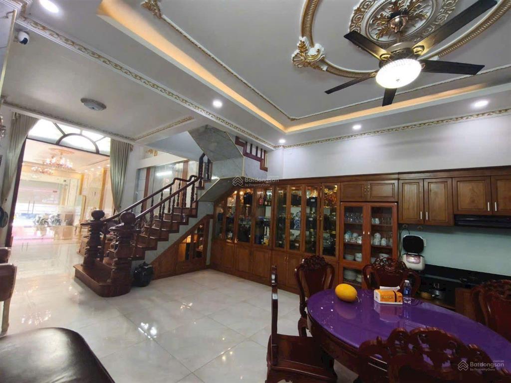 # mặt tiền kinh doanh biệt thự 5 tầng btct
#góc 3 mặt tiền đường phan văn hớn gần chợ đại hải hm