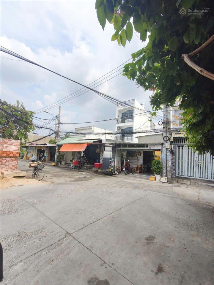 Nhà cấp 4 + 10 phòng cho thuê hóc môn sát quận 12 vị trí ấp đông 1, thới tam thôn , hóc môn. hẻm