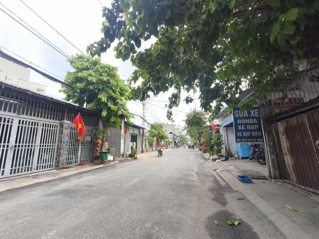 Nhà cấp 4 + 10 phòng cho thuê hóc môn sát quận 12 vị trí ấp đông 1, thới tam thôn , hóc môn. hẻm