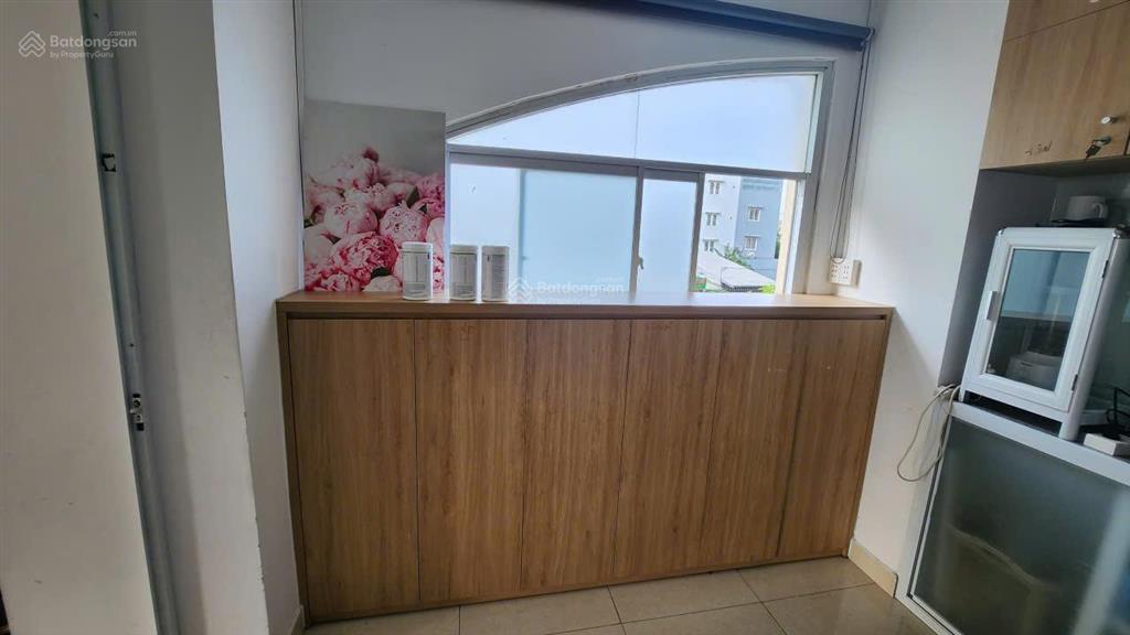 Shophouse ngay cổng chính, 2 mặt tiền, 1 trệt 1 lầu . chỉ 10 triệu/tháng.