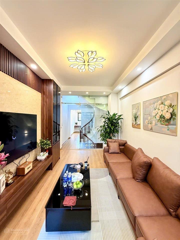 Bán gấp nhà 34m x 5 tầng thịnh liệt hoàng mai  phân lô ô tô tránh full nội thất hơn 10 tỷ