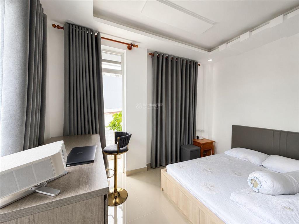 Nhà đẹp bán gấp trong tuần. hẻm xe hoi tới cửa. dt42m.shrnhinh 10tỷ