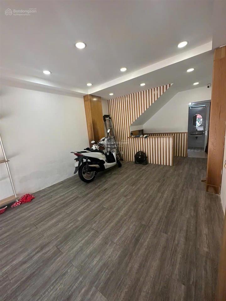 Cho thuê nhà nguyên căn rạch bùng binh  p.9  quận 3 . 4mx11m. 5 tầng