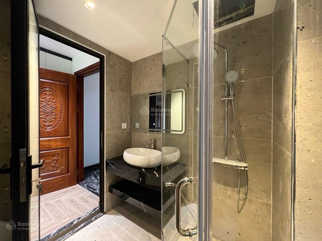 Bán nhà nguyễn văn cừ, ô tô tránh, lô góc 3 mặt thoáng, 50m2, 8 tầng, thang máy, giá chỉ 23.5 tỷ.