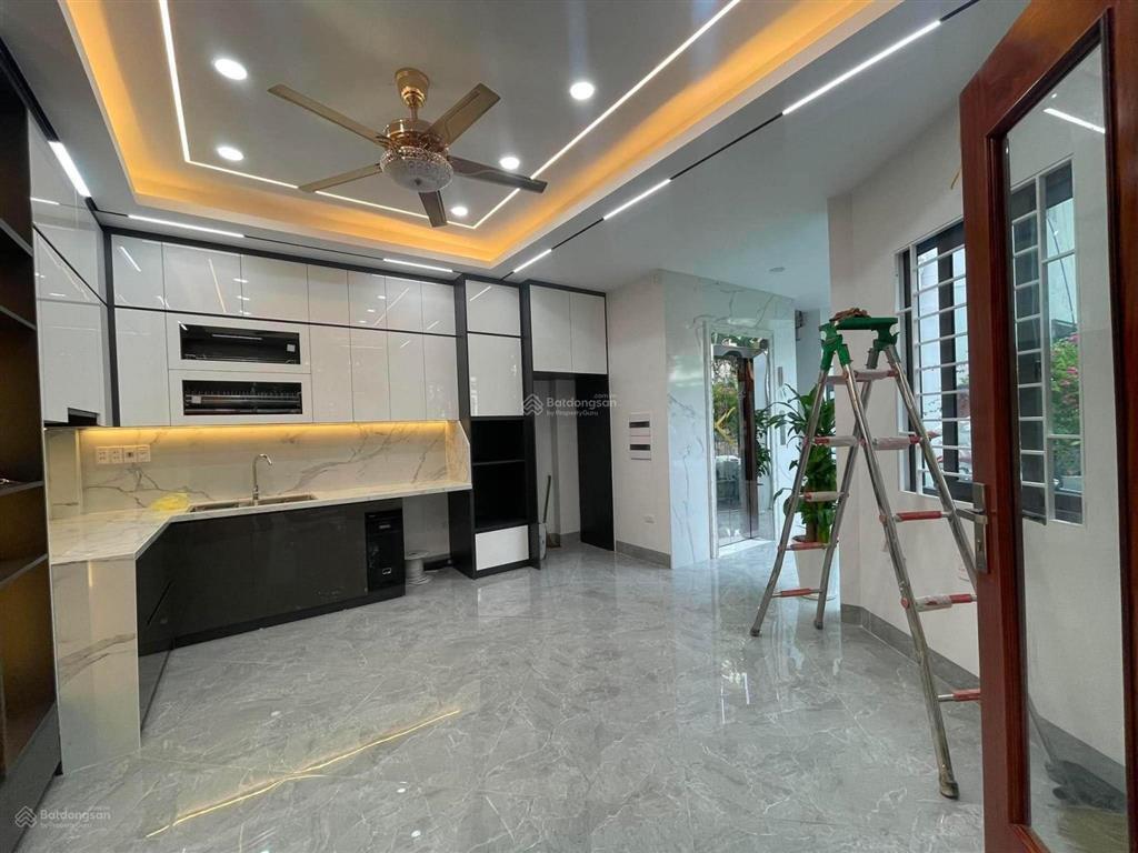 Trương định 55m2, 5 tầng thang máy, lô góc, view hồ, sân vườn giá 11,5 tỷ