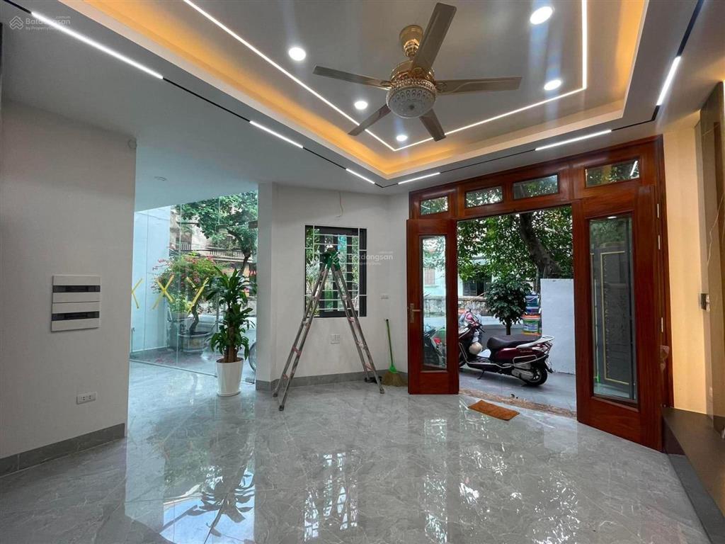 Đền lừ 60m2 view hồ, nhà có sân vườn cực rộng, thoáng sáng, không gian sống cực sướng 11.4 tỷ