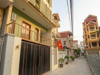 Gia đình có căn nhà ở giáp bát 100m2, ô tô đỗ cửa, ngõ thông 2 đầu, mt 6,8m, sổ đẹp giá 20,68 tỷ