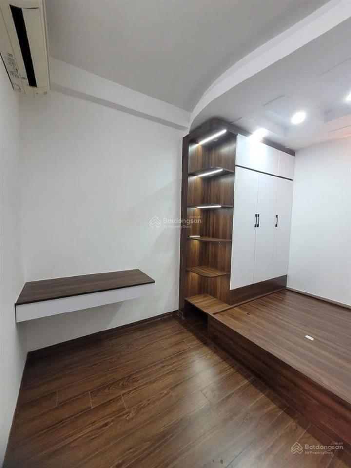 Ccmn ngõ 58 nguyễn khánh toàn , dt 51m 2 ngủ,1 khách,1wc,full nội thất. giá 2,5 tỷ có thương lượng