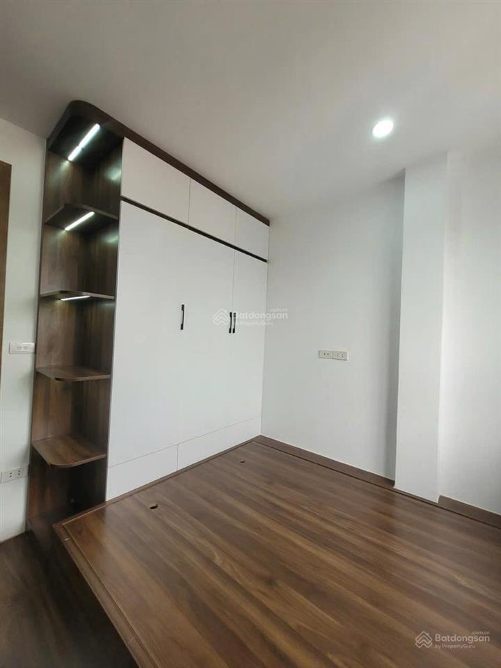 Ccmn ngõ 58 nguyễn khánh toàn , dt 51m 2 ngủ,1 khách,1wc,full nội thất. giá 2,5 tỷ có thương lượng