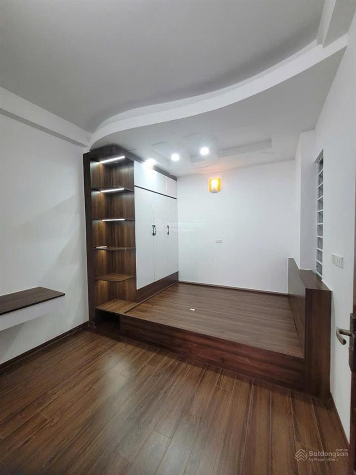 Ccmn ngõ 58 nguyễn khánh toàn , dt 51m 2 ngủ,1 khách,1wc,full nội thất. giá 2,5 tỷ có thương lượng