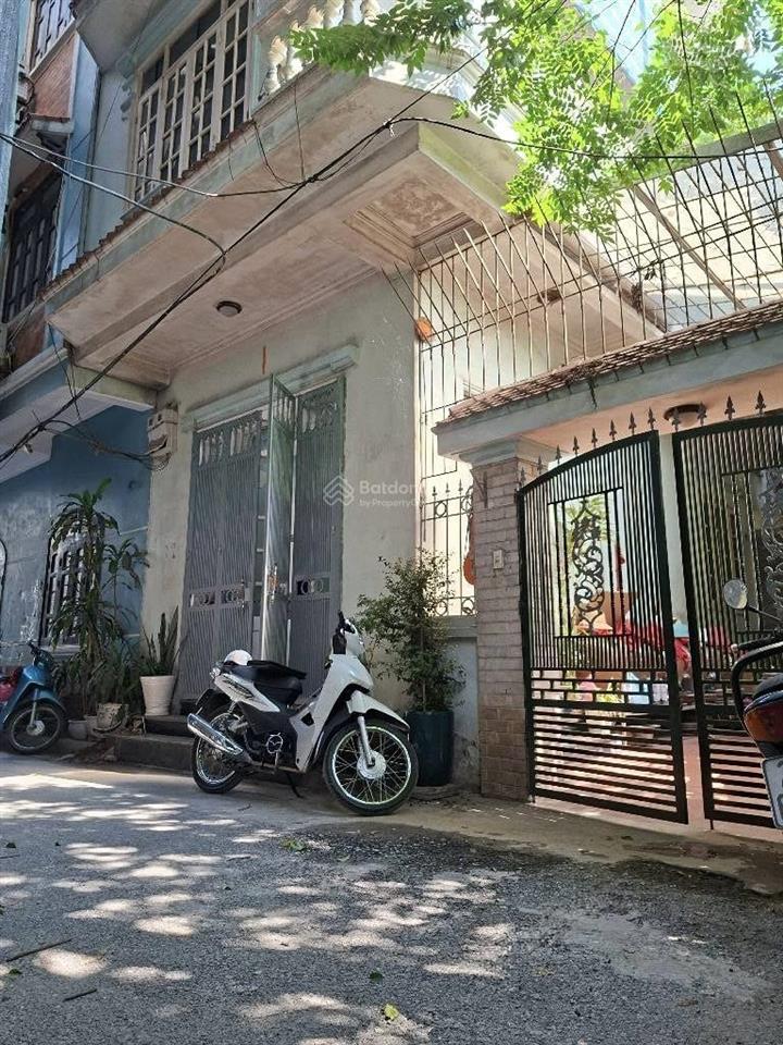 Hạ chào 4 tỷ  phân lô hoàng quốc việt 3 thoáng  nhà dân xây có sân để xe riêng  ô chờ thang máy