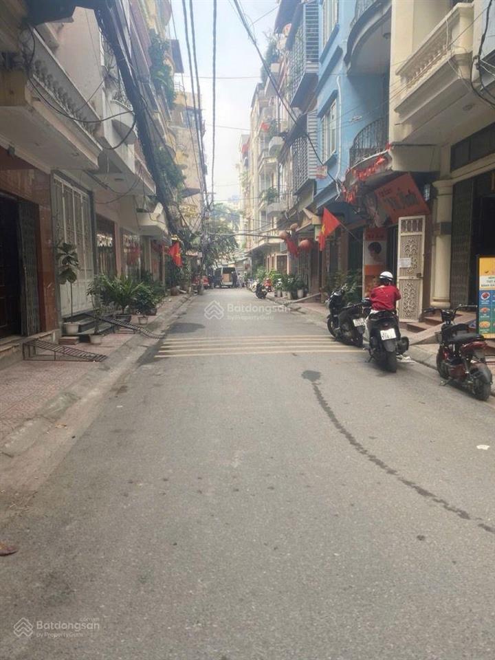 Hạ chào 4 tỷ  phân lô hoàng quốc việt 3 thoáng  nhà dân xây có sân để xe riêng  ô chờ thang máy