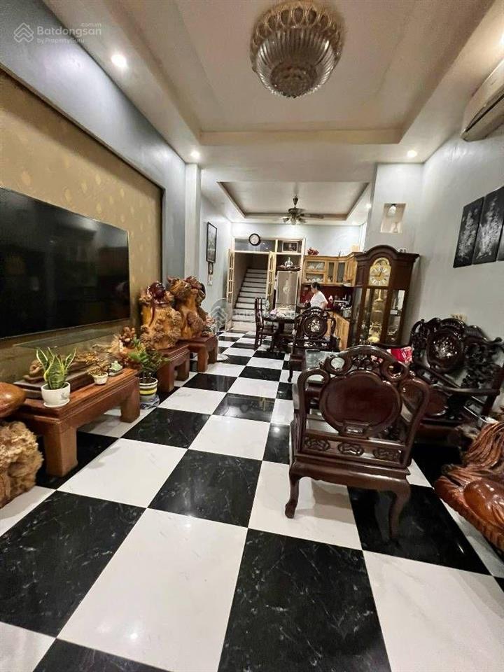 Hạ chào 4 tỷ  phân lô hoàng quốc việt 3 thoáng  nhà dân xây có sân để xe riêng  ô chờ thang máy