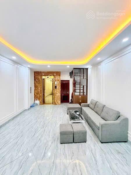 Bán gấp nhà mới tt cầu giấy  36m2x5t  1 nhà ra phố  ngõ rộng 3m  thang máy  full nội thất