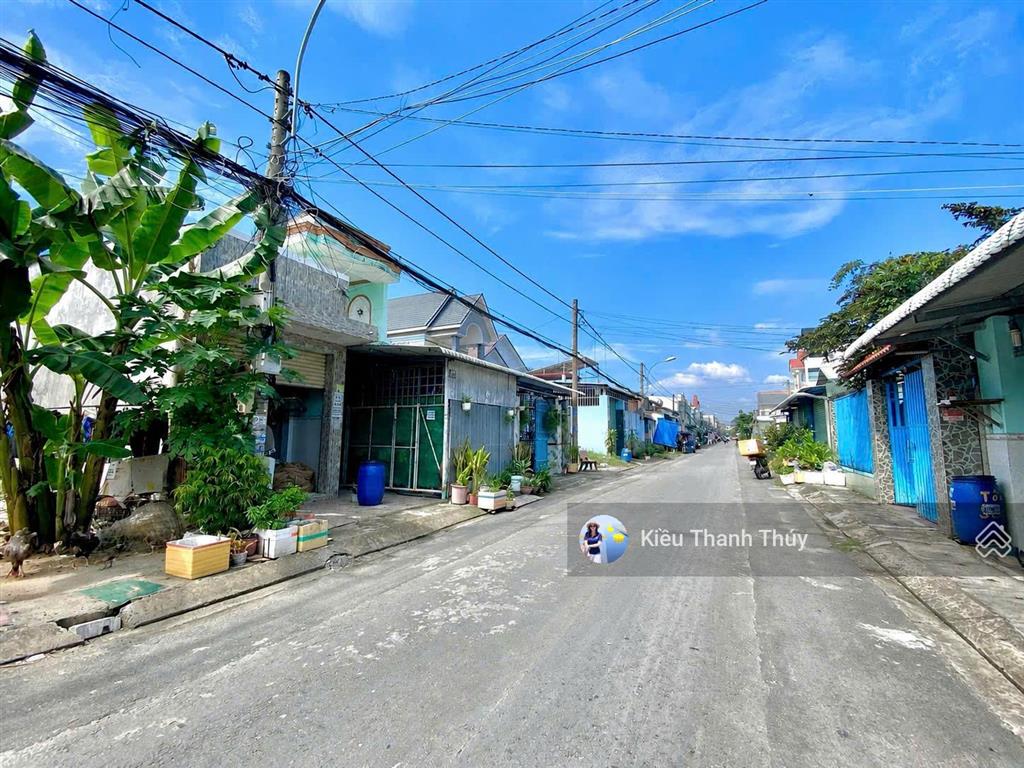 Cần bán nhanh lô 5x26m ngay chợ việt kiều, tân thông hội. gía 1 tỷ 260 triệu, sổ hồng riêng
