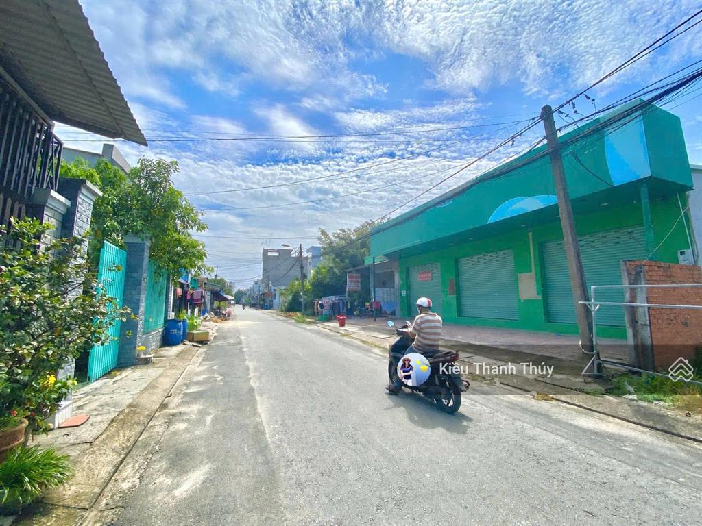 Cần bán nhanh lô 5x26m ngay chợ việt kiều, tân thông hội. gía 1 tỷ 260 triệu, sổ hồng riêng