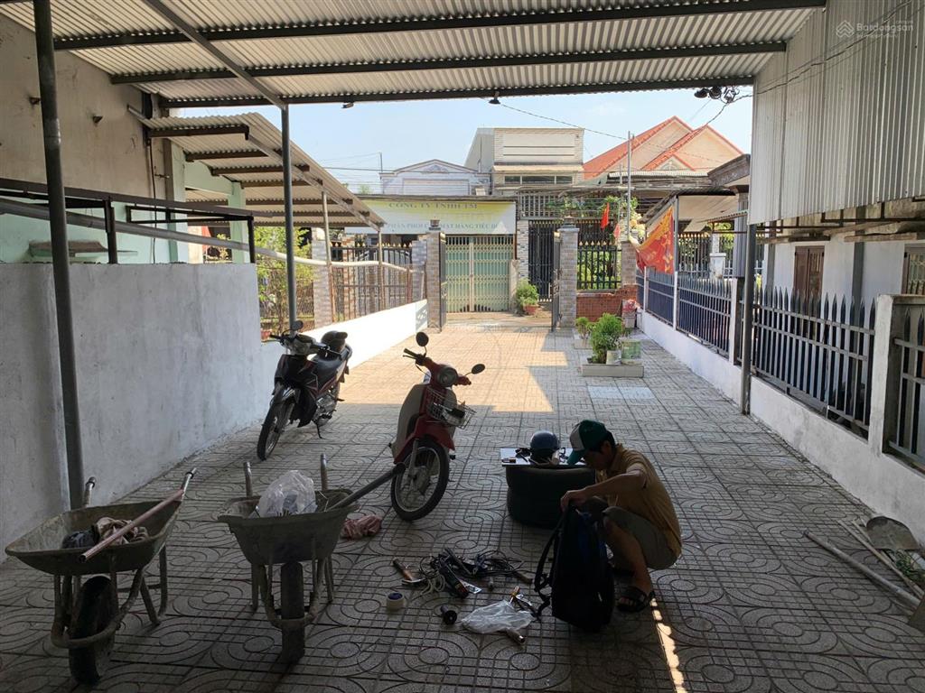 Cho thuê nhà nguyên căn 168m2 vòng xoay long thành, gần chợ đầu mối, kdc