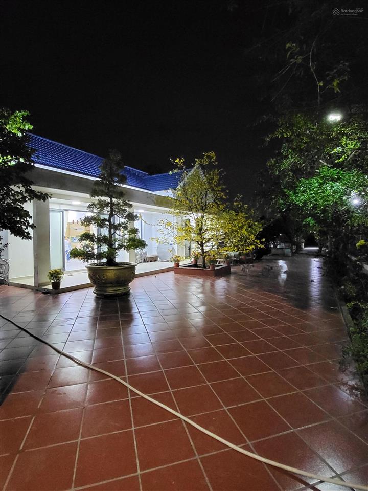 Cần bán nhà biệt thự 2300m2, có 200 m2 đất ở, nhà thủy tạ, ao cá, vườn cây ăn trái đang thu hoạch